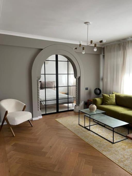Stunning 1Bd Flat With 50M2 Terrace In The City Center Bucarest Esterno foto