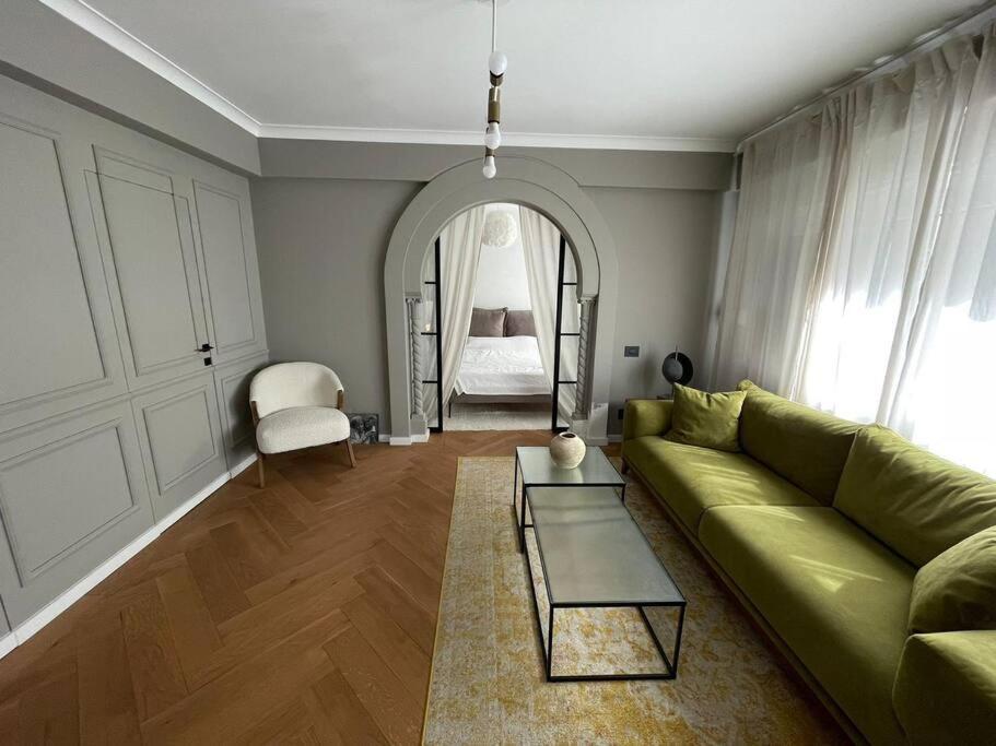 Stunning 1Bd Flat With 50M2 Terrace In The City Center Bucarest Esterno foto