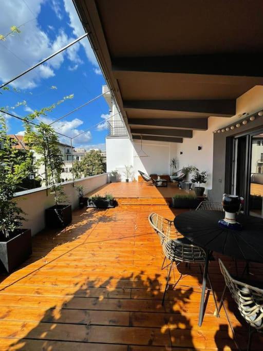 Stunning 1Bd Flat With 50M2 Terrace In The City Center Bucarest Esterno foto