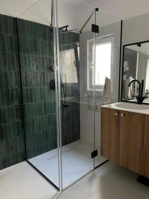 Stunning 1Bd Flat With 50M2 Terrace In The City Center Bucarest Esterno foto