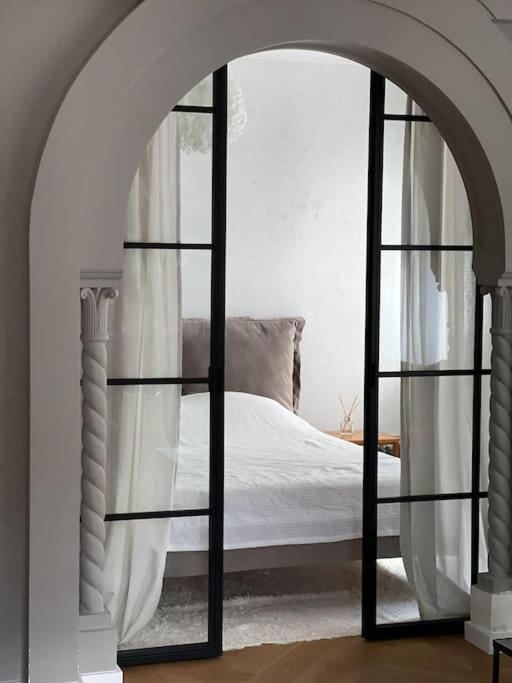 Stunning 1Bd Flat With 50M2 Terrace In The City Center Bucarest Esterno foto
